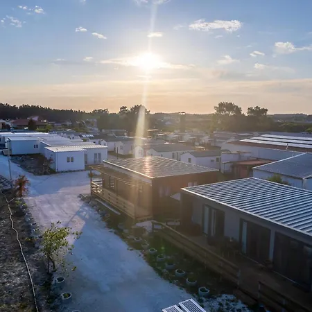 Dom wakacyjny Charming In With Shared Pool *