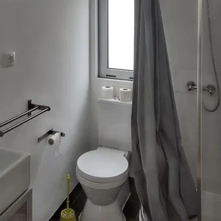 Charming In With Shared Pool Holiday home *