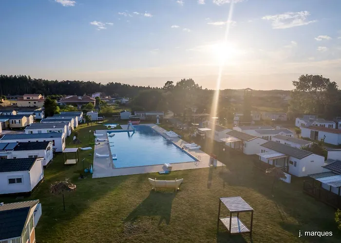 Charming In With Shared Pool Pataias